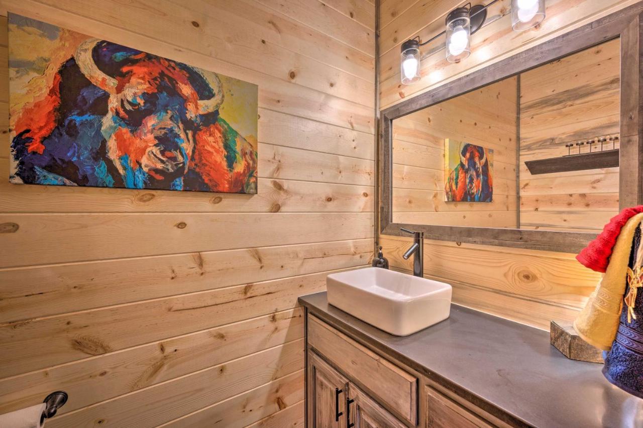 Luxury Cabin In The Woods With Hot Tub And Yard Games! Broken Bow Dış mekan fotoğraf